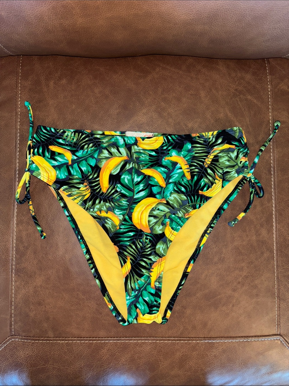 NWOT Gianni Bini Gone Bananas Yellow Tropical Print Bikini Set Women’s Medium - Picture 7 of 11